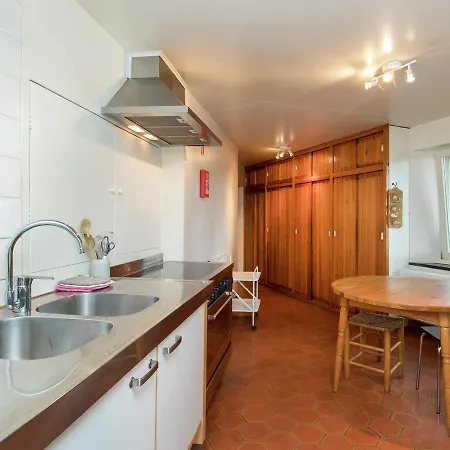 Comfortable, Quiet Holiday Home, Small Village, Great View בית נופש