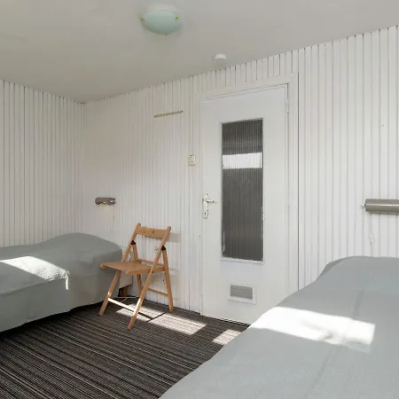 Comfortable, Quiet Holiday Home, Small Village, Great View בית נופש לה רושה - אן - ארדן